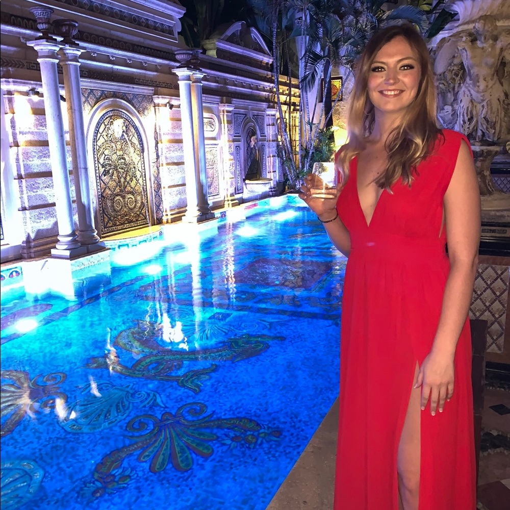 Formal Red Gown with Slit on the Leg #DeepV #Lulus #Formal #LongDress